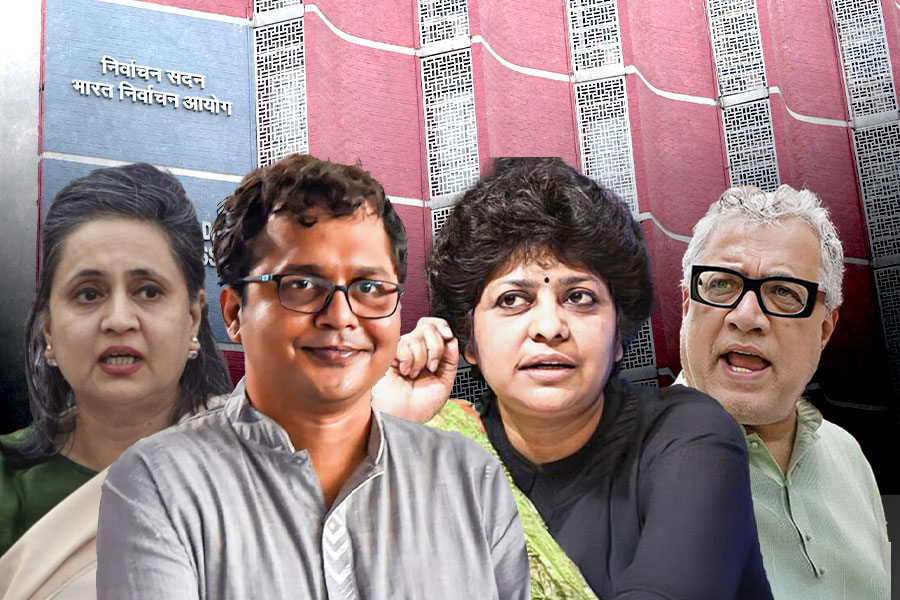 Delhi court sends summon to ten TMC MPs in case linked to protest infront of Election Commission of India