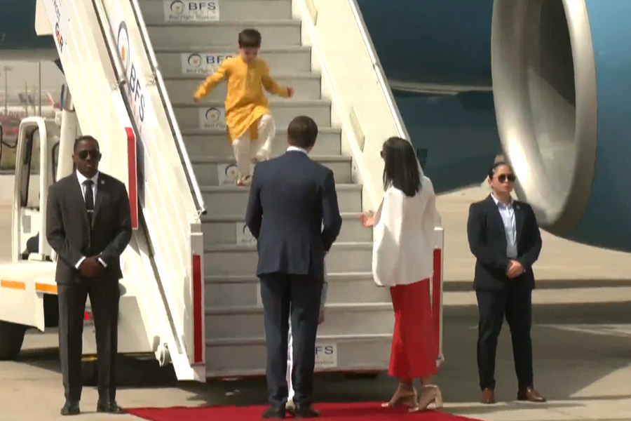 JD Vance arrived in India with family, sons wearing kurta pajama