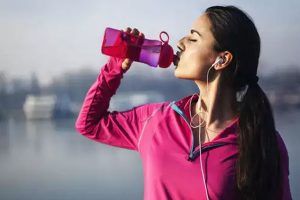 Should you drink water shile standing? Nutritionist reveals it can be harmful